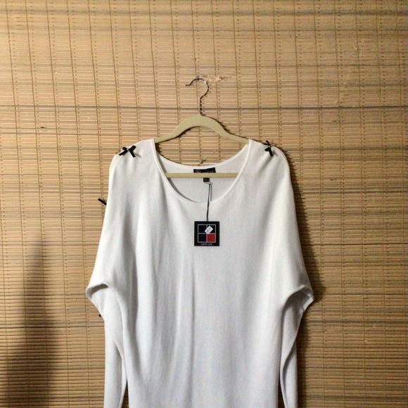 🎄Carre Noir sweater with bows & rhinestone sleeve - Picture 7 of 13